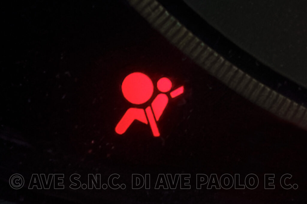 Foto. Spia airbag accesa (foto ingrandita) (su Hyundai Tucson).